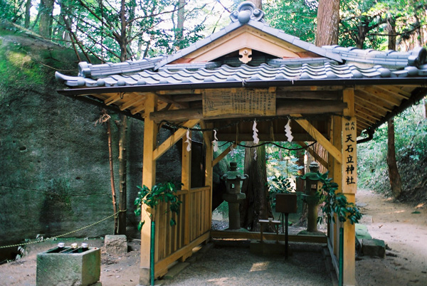 Amano-iwadate Shrine